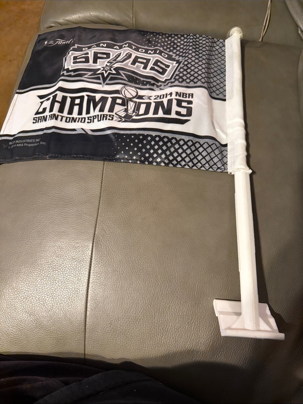 San Antonio Spurs 2014 Champions Car Flag - Black & White
